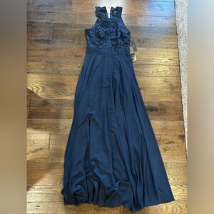 Lulu’s Elegant Navy Lace Evening Gown - size Medium